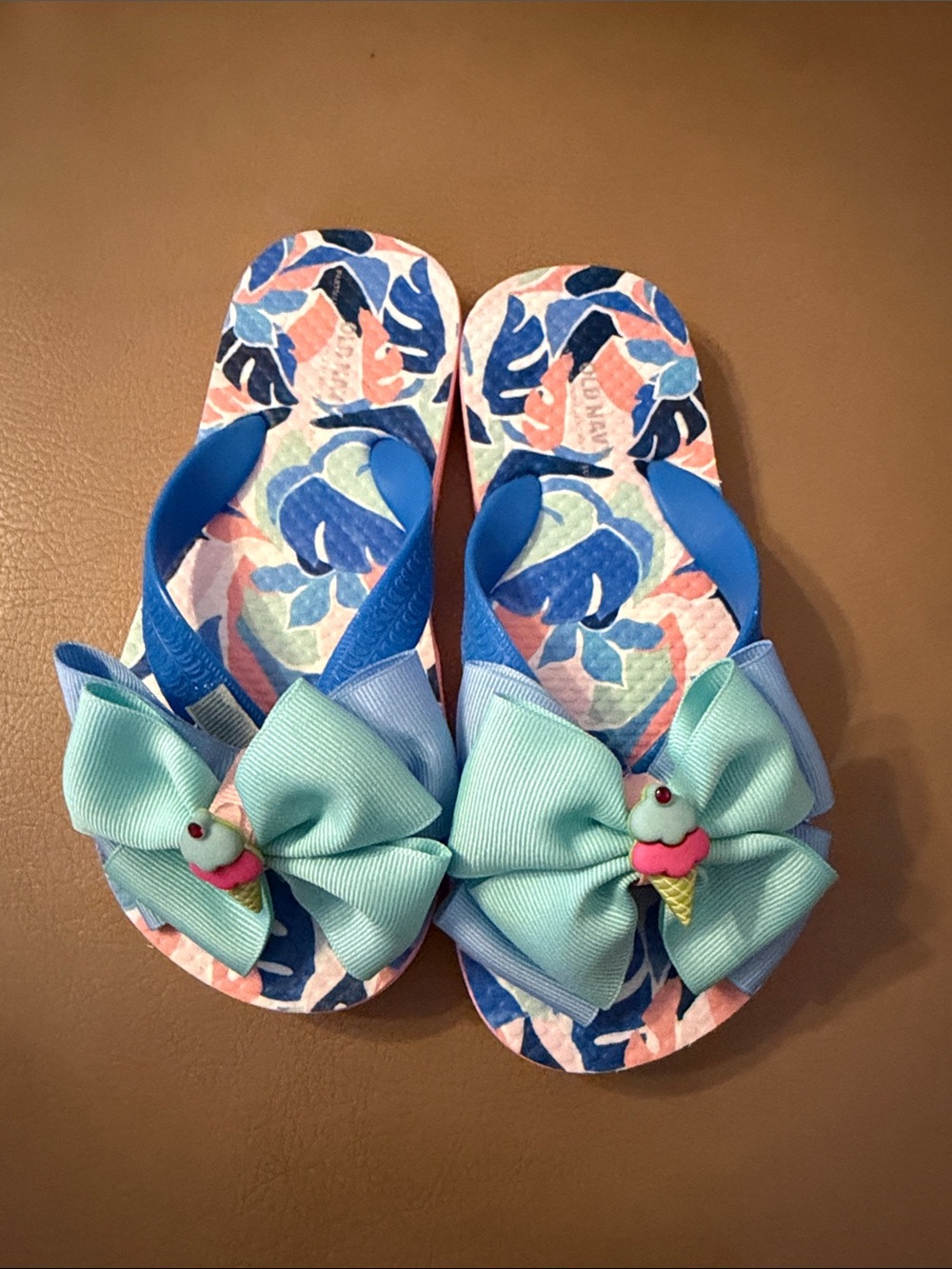 Old Navy Blue & Aqua Floral Bow Girls Flip Flops with Ice Cream Charm